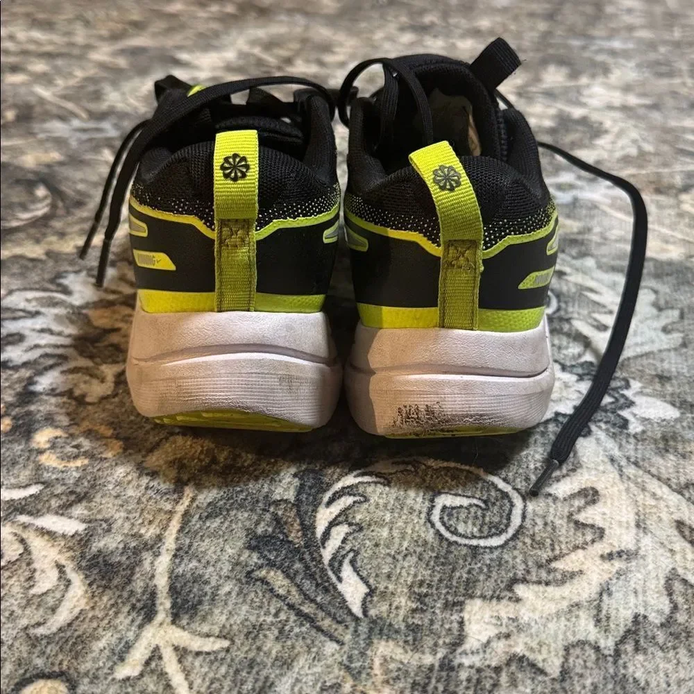 Nike Boys Cosmic Runner Sneaker